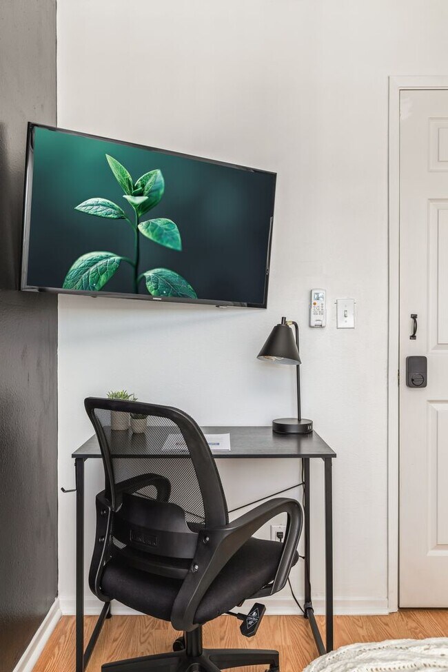 Building Photo - 10777 Ashton Ave