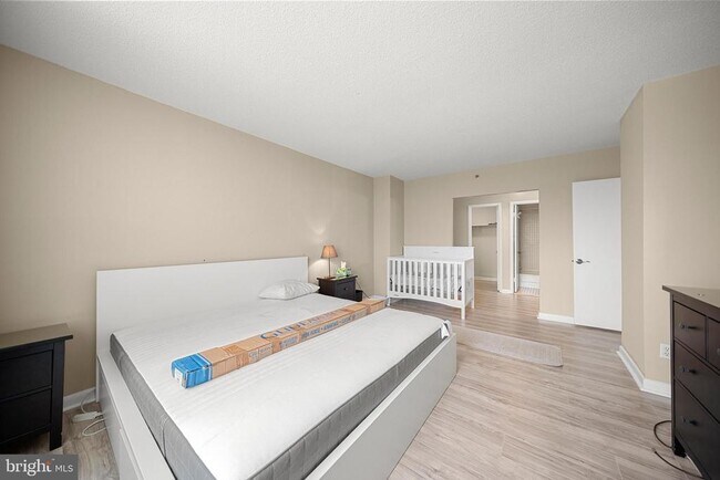 Building Photo - 3709 S George Mason Dr