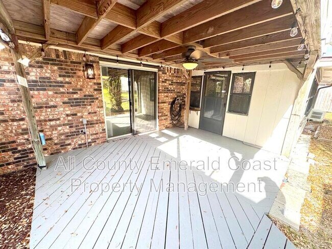 Building Photo - 504 Kelly St