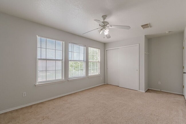 Building Photo - 164 Springtree Hollow