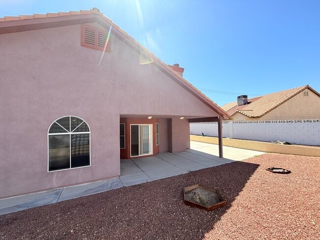 Building Photo - Spacious 4-Bedroom, 2-Bathroom Single-Stor...