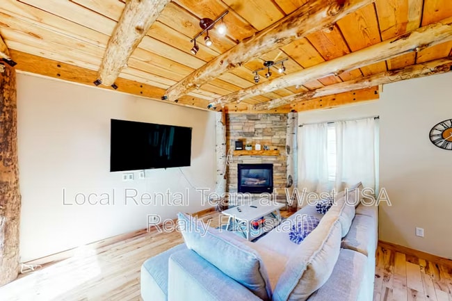 Building Photo - 1105 W Overland Pass Dr