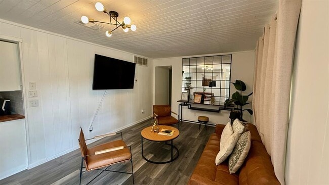 Building Photo - 1802 E University Ave