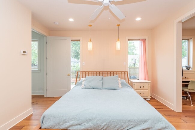 Building Photo - CHARMING, MODERN, CUSTOM HOME IN MID-CITY FOR RENT