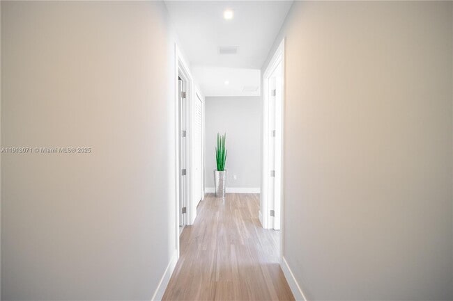 Building Photo - 3651 SW 26th St