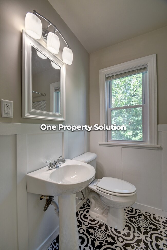 Building Photo - 4854 Jefferson St