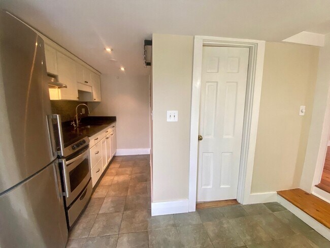 Building Photo - 35 Broad St