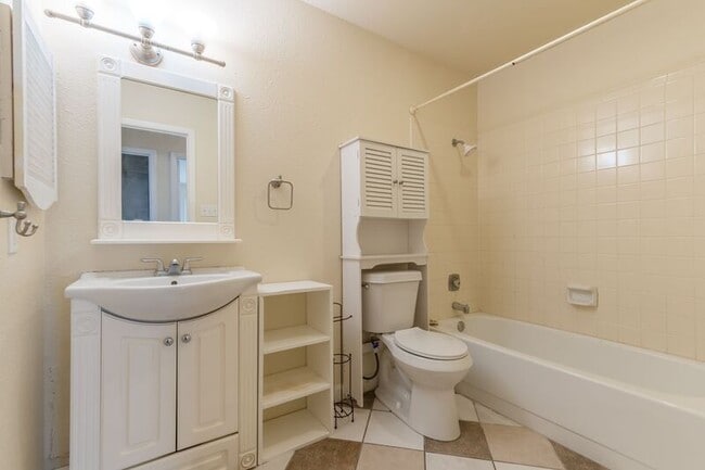 Building Photo - 11826 Greenwood Village Dr