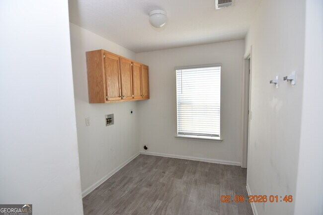 Building Photo - 348 Kristins Dr