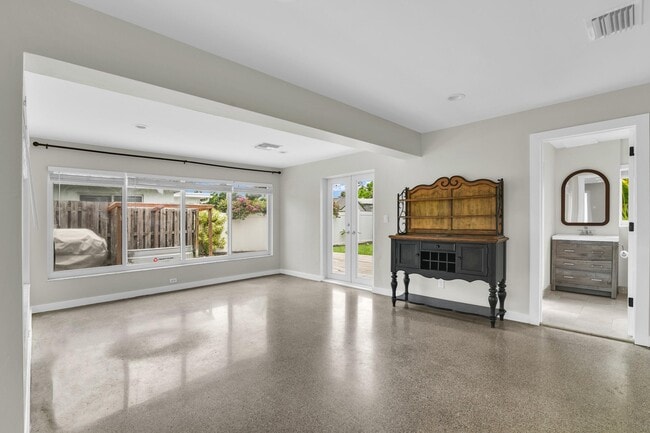 Building Photo - 909 SE 16th Pl