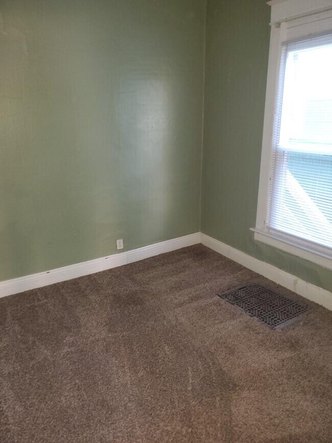 Building Photo - 111 N West St