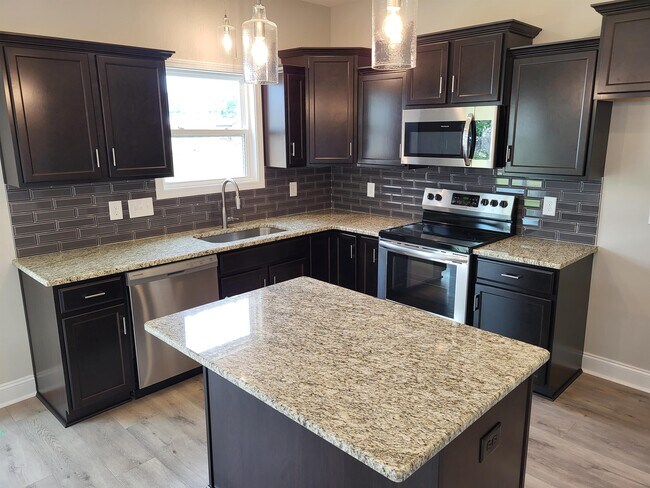 Building Photo - 201 King Rd