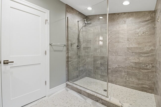 Building Photo - 2726 N St Louis Ave