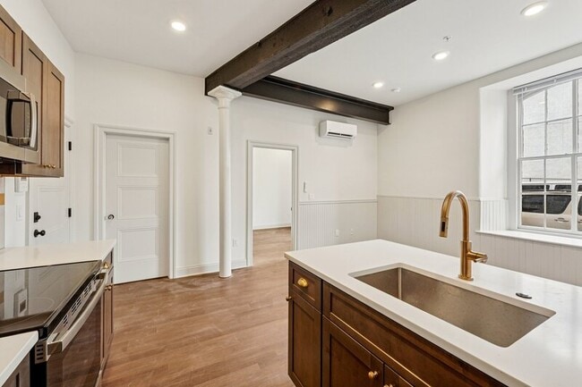 Building Photo - 401 Martin St