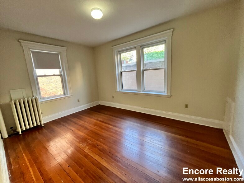 Building Photo - 1760 Beacon St