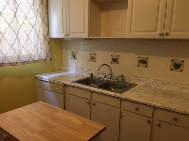 Kitchen - 1436 Formosa N Ave