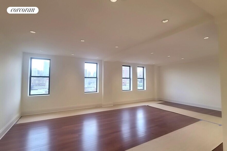 Building Photo - 45 W 81st St