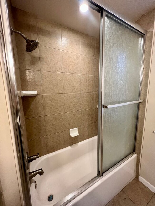 Building Photo - Charming Home - 2 Bed 1.5 Bath - Neville Island