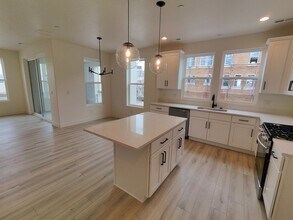 Building Photo - Aspen Ridge Lane #126