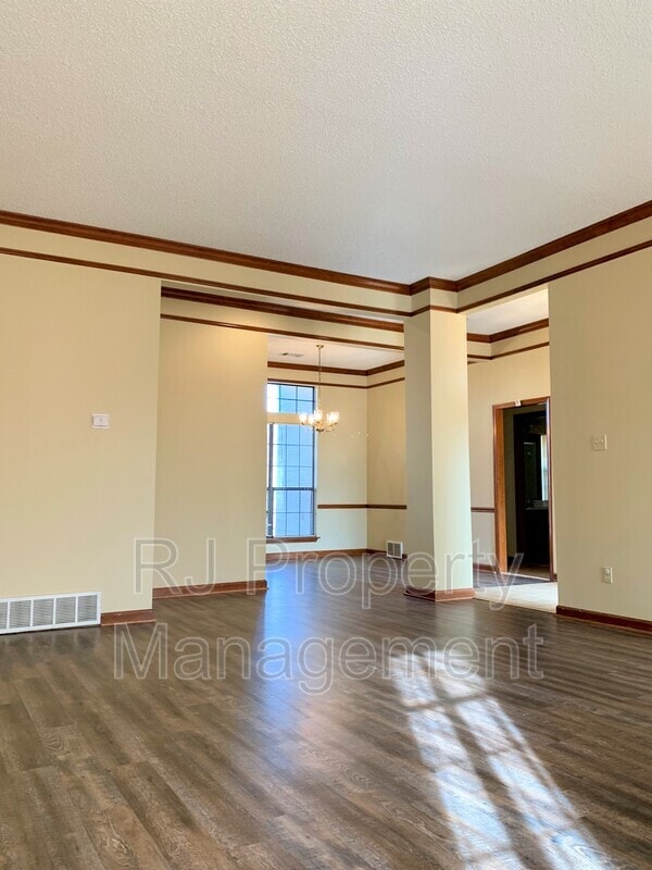 Building Photo - 6678 Spencer Forest Cove W