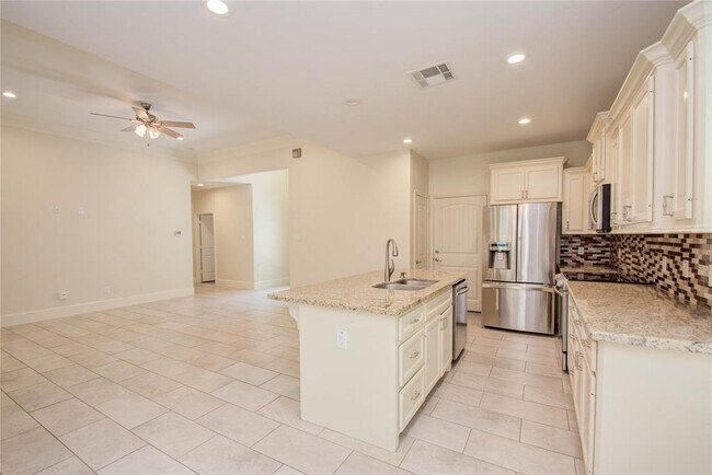 Building Photo - 10572 Twin Oak Dr