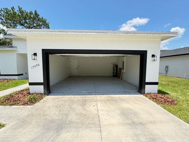 Building Photo - 15096 SW 51st Ave