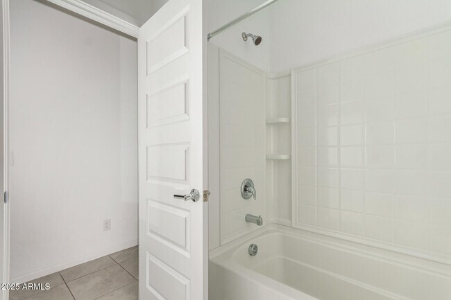 Building Photo - 3233 Juniper Cyn Dr