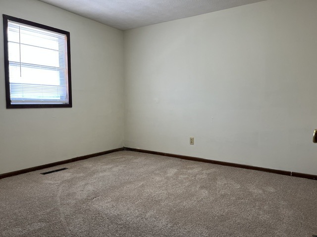 Building Photo - 541 N Belview Ave