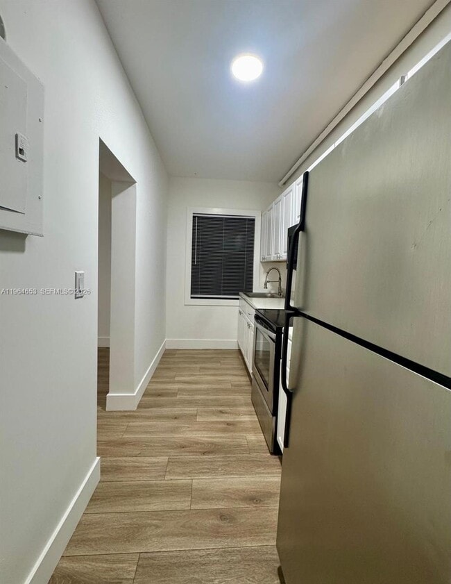 Building Photo - 842 Himmarshee St