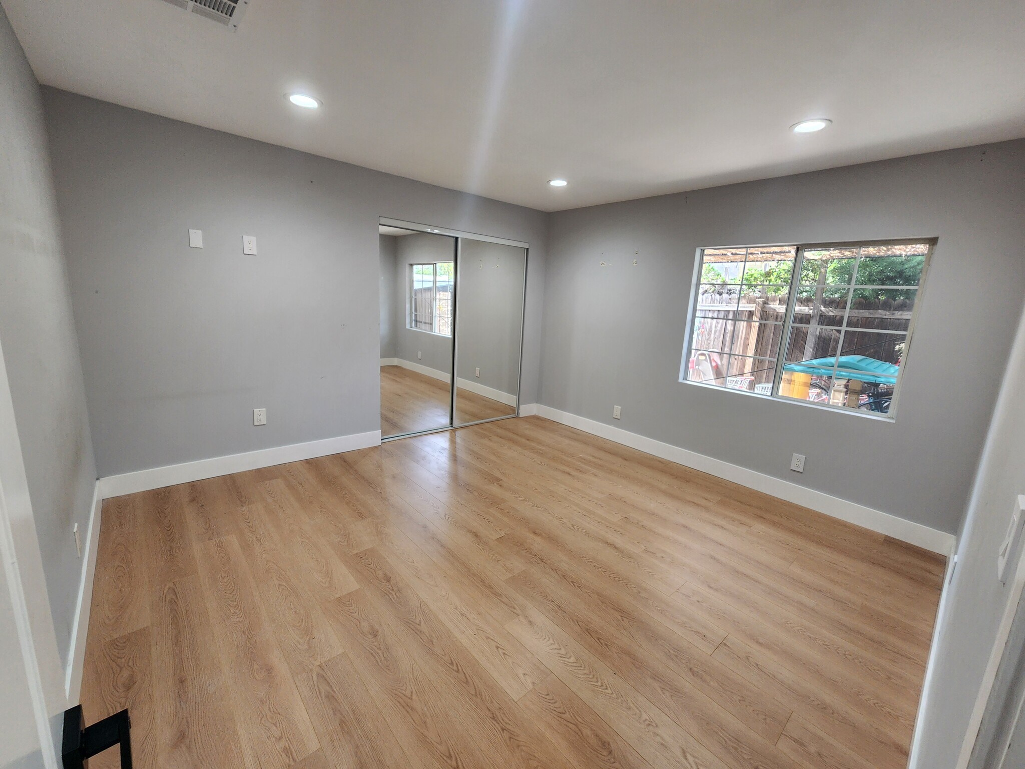 Building Photo - 14237 Emelita St