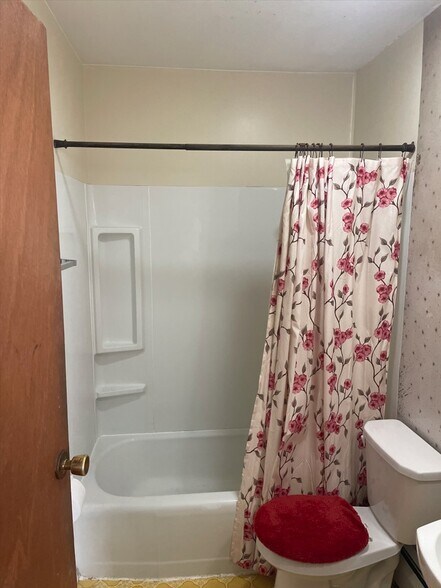 Building Photo - 717 6th Ave