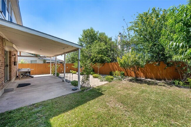Building Photo - 14716 Lantern Dr