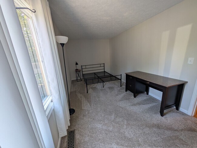 Building Photo - 9588 S Lake Ridge Dr