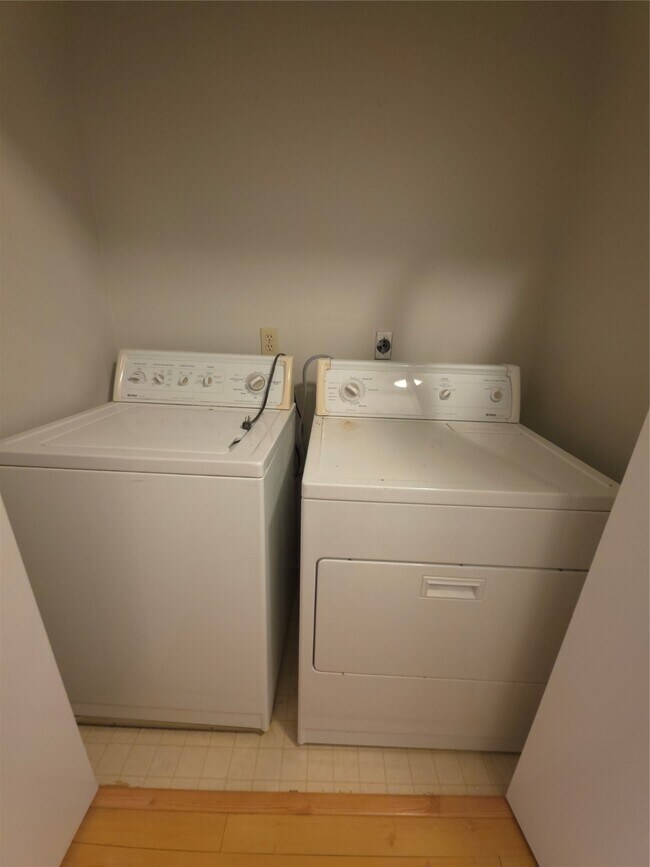 Building Photo - 12830 Careywood Dr