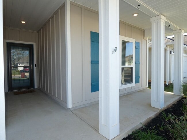 Building Photo - 4-Bedroom Craftsman-Style Home