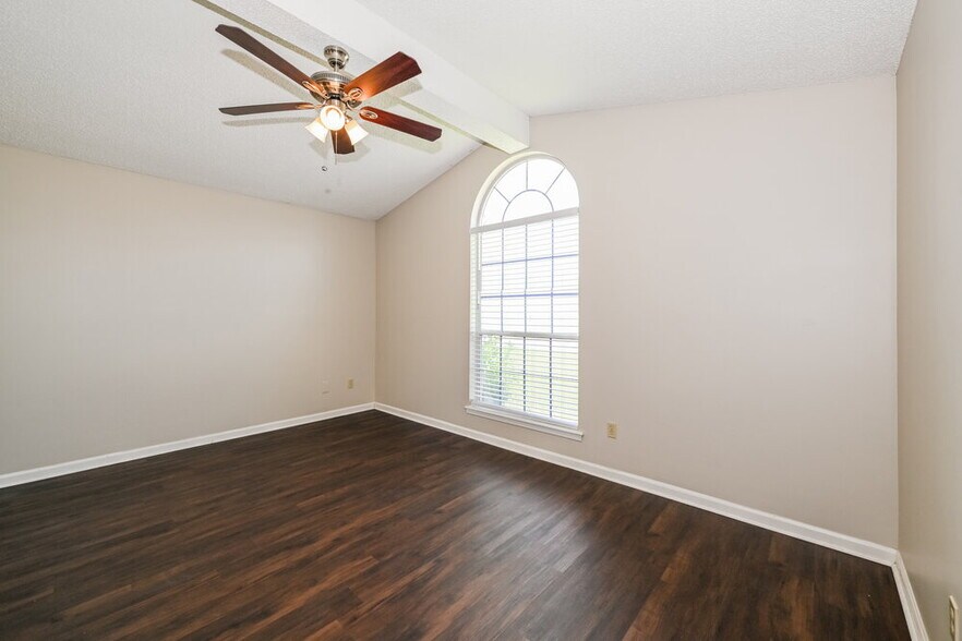 Building Photo - 449 Baybrook Dr