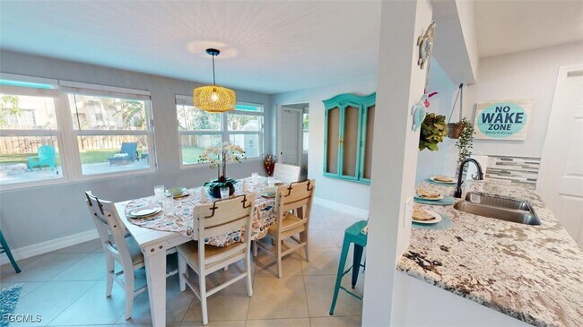 Building Photo - 560 E Valley Dr