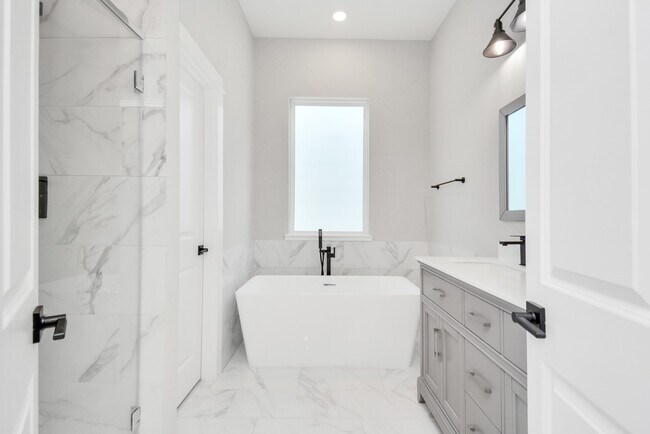 Building Photo - 8419 Berry Brush Ln