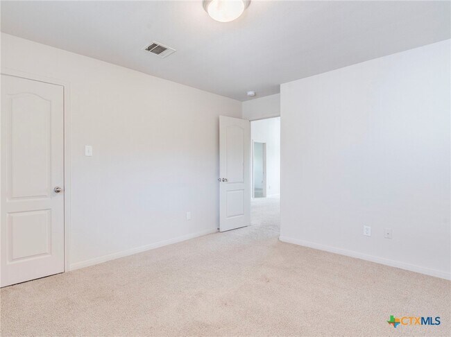Building Photo - 209 Buckingham Dr