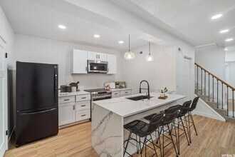 Building Photo - 5590 S Edgewood Cir