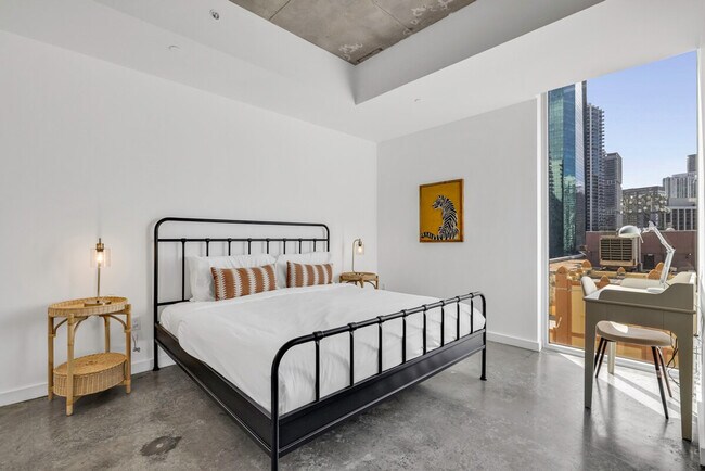 Building Photo - 245 SE 1st St