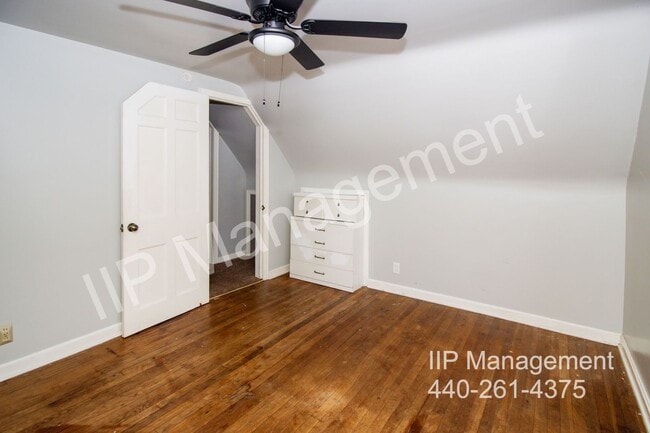 Building Photo - 1357 E 289th St