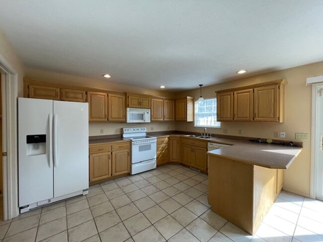 Building Photo - 4 Bedroom Home in SE Springfield!