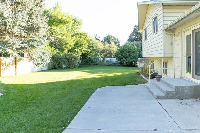 Building Photo - Spacious 5 Bed, 3 Bath Home for Rent in Idaho Falls!