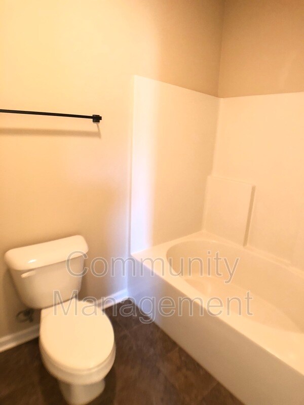 Building Photo - 13838 Ponderosa Dr