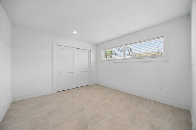 Building Photo - 3528 Casablanca Ave