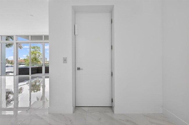 Building Photo - 3750 Yacht Club Dr