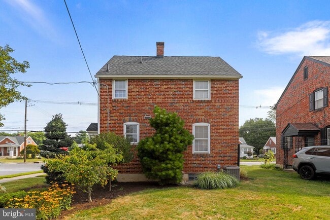 Building Photo - 502 Wayne Ave