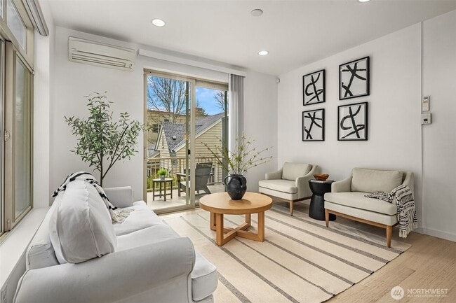 Building Photo - 3bd/2.25Ba Seattle Townhouse