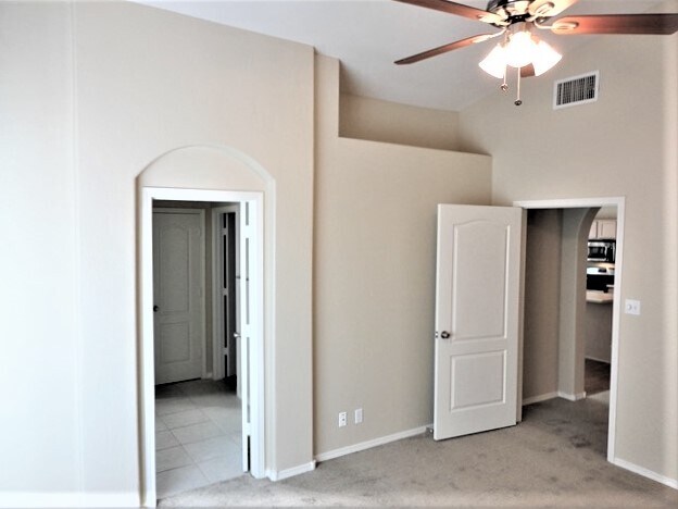 Building Photo - 736 Autumn Meadows Dr